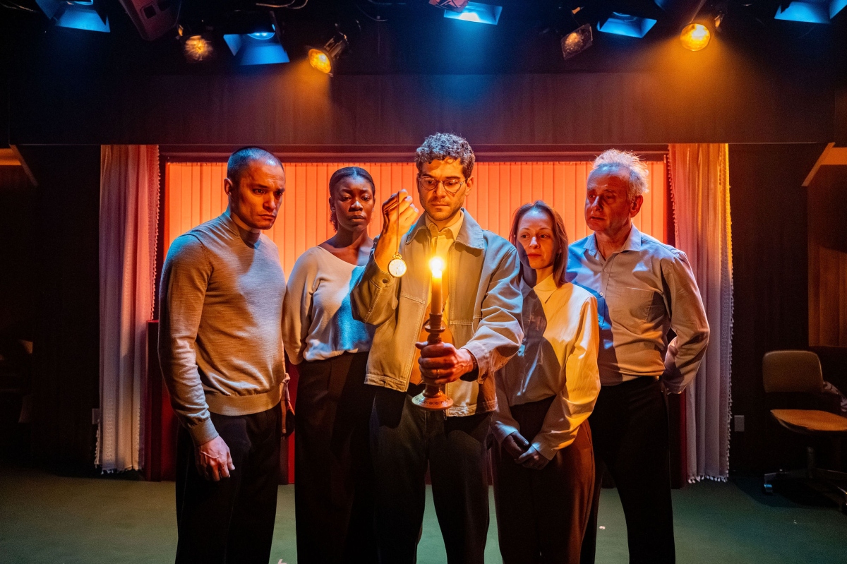 “The Division” at Crow’s Theatre Examines the Stories We Choose to Carry – front mezz junkies, Theater News “The Division” at Crow’s Theatre Examines the Stories We Choose to Carry – front mezz junkies, Theater News