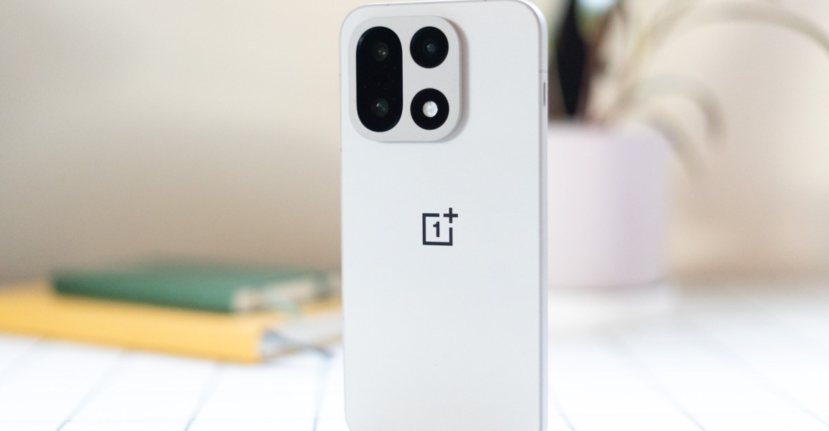 OnePlus 15 launches US preorders after delayed FCC clearance